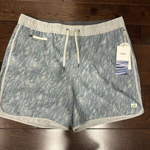 NWT VUORI banks 5 inch shorts in shade flux Size X-large